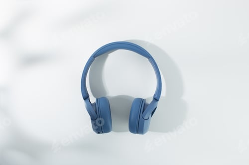 Preview: Sleek blue headphones offer modern acoustic elegance.
