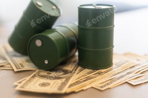 Preview: the barrel of oil of one hundred US dollar bills