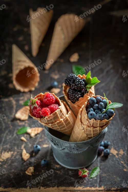 Preview: Fresh berry fruits in waffels as homemade ice cream
