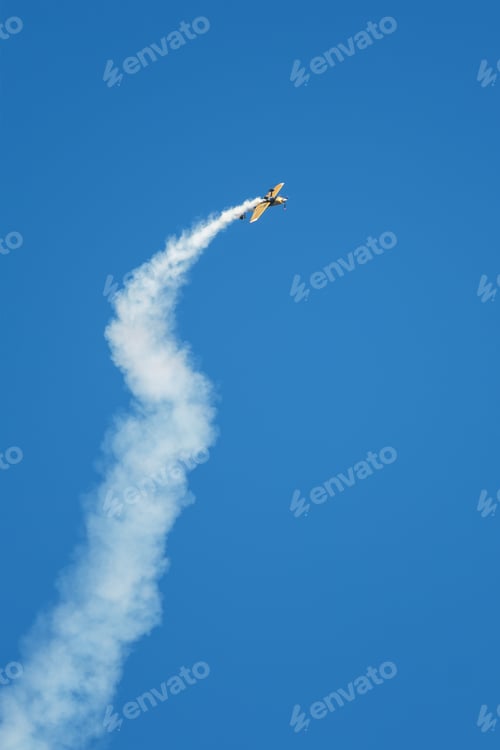 Preview: Stunt aerobatic plane performing stunts in air
