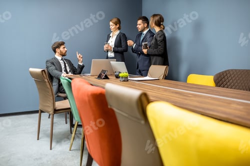 Preview: Business people at the meeting room