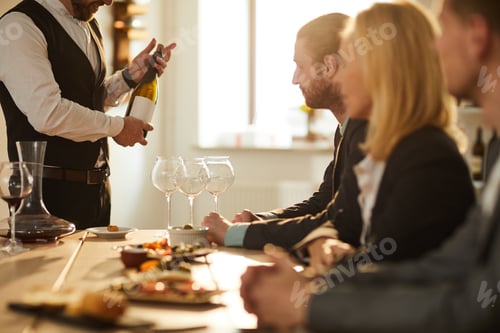 Preview: Sommelier Presenting Wine