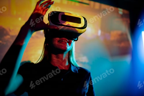 Preview: Excited girl in new virtual reality