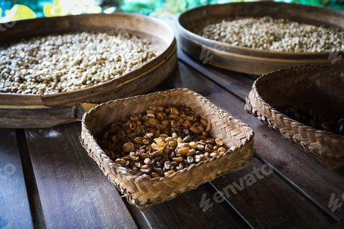 Preview: A table with coffee beans before getting the luwak coffee drink