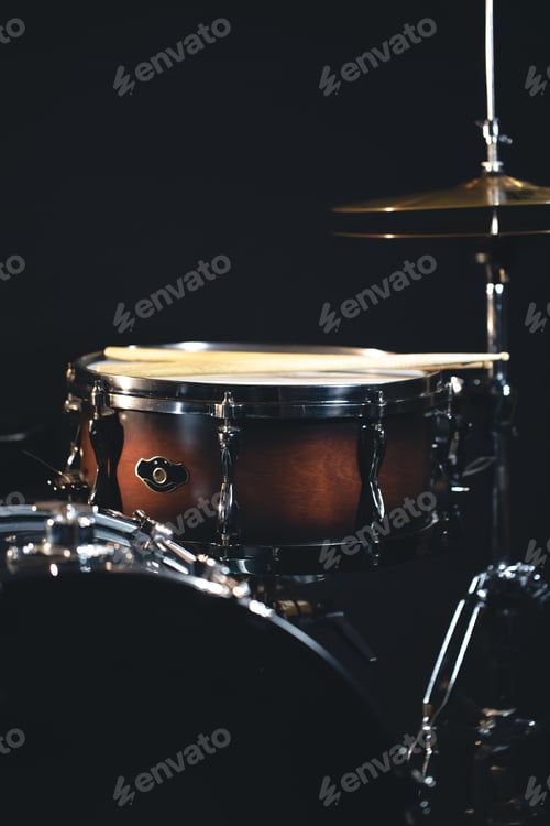 Preview: Snare drum on a blurred dark background, part of a drum kit.