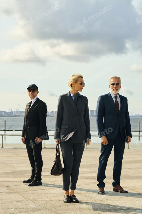 Preview: Confident Businesswoman Standing Outdoors with Two Male Colleagues