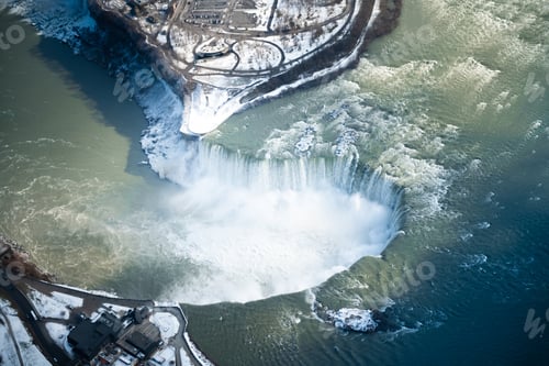 Preview: Aerial views of Niagara falls in winter