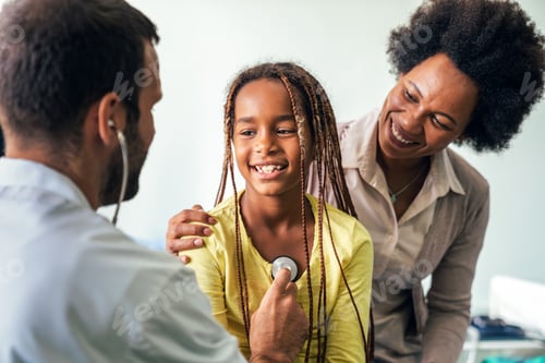 Preview: Healthcare medical exam people child concept. Close up of happy girl and doctor with stethoscope