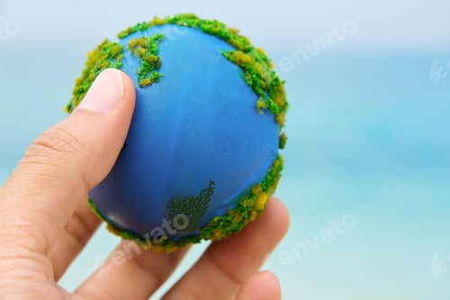 Preview: Earth in Hands