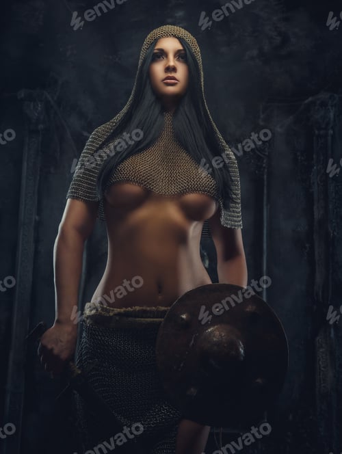 Preview: Awesome brunette woman.