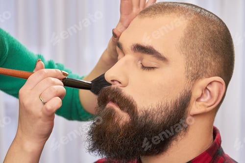 Preview: Brush applying makeup, male model
