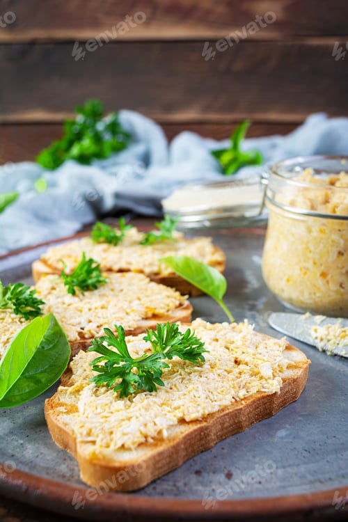 Preview: Delicious toasts with homemade chicken rillettes