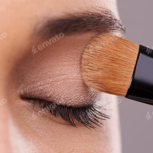 Preview: Adding a hint of color to her beautiful eyes