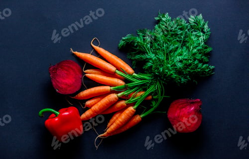 Preview: Fresh red carrots and cut beet