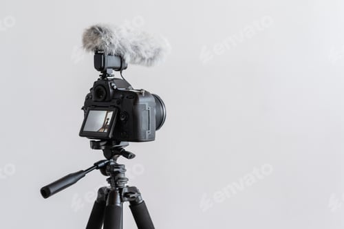 Preview: Digital camera with a microphone windshield