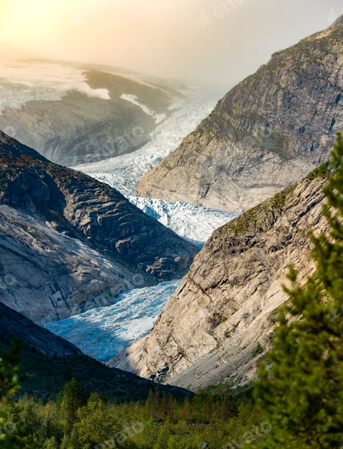 Vista previa: Nigardsbreen glacier arm of Jostedalsbreen glacier,as seen from the Jostedal visitor center
