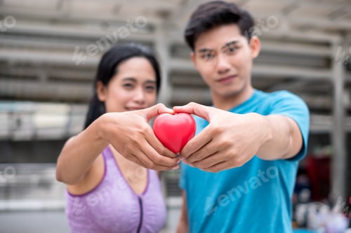 Preview: Young couple holding articulation red heart