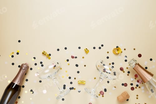 Visualização: Conceito de celebração de festa, Ano Novo. Garrafas de champanhe e copos com confete