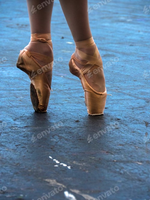 Preview: Ballerina on her toes