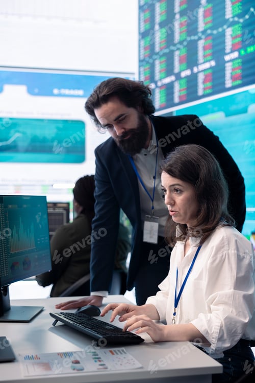 Preview: Executive consultant and associate discuss about performance metrics