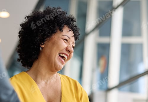 Preview: Portrait of business people during a meeting