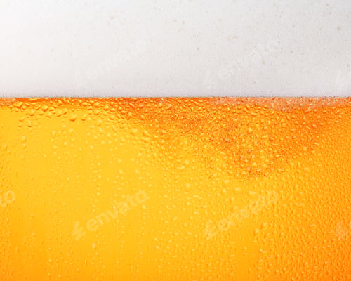 Vorschau: Nahaufnahme Hintergrund von Bier mit Blasen im Glas