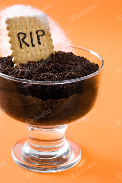 Preview: Chocolate mousse for halloween party resembling a graveyard with tombstone and spiderwebs
