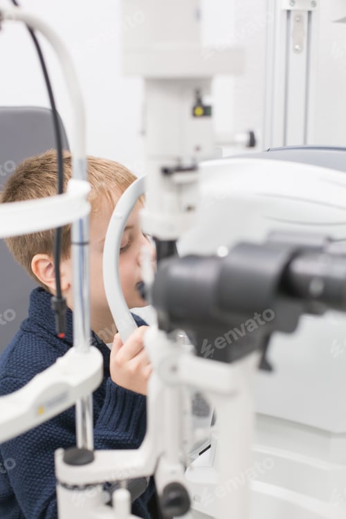 Preview: Optician testing a boy's eyes