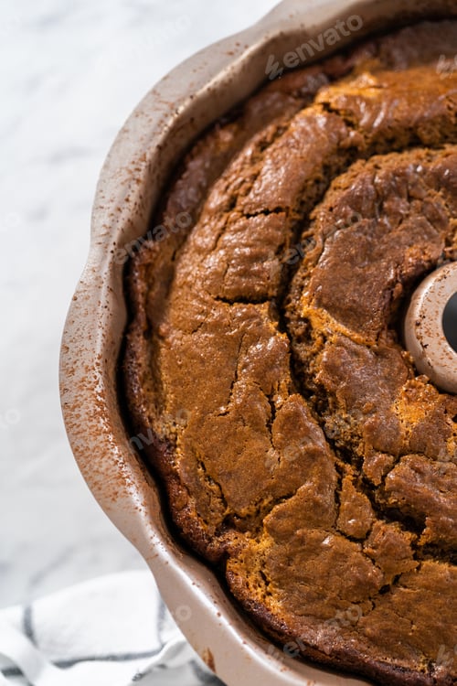 Preview: Gingerbread bundt cake with caramel filling