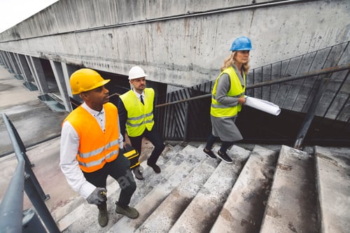 Preview: Construction industry and engineering - engineers, architects and contractors on the construction si