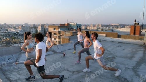 Preview: Fitness, sport, friendship and healthy lifestyle concept. Group of happy sporty people