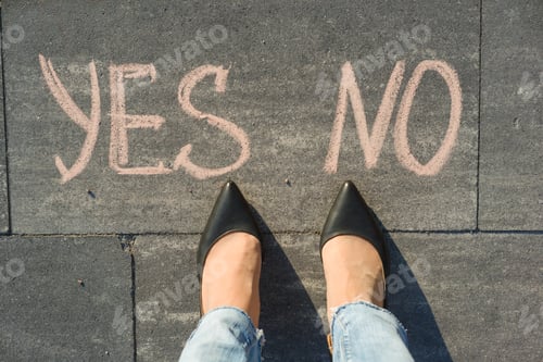 Preview: Woman before the choice yes or no.