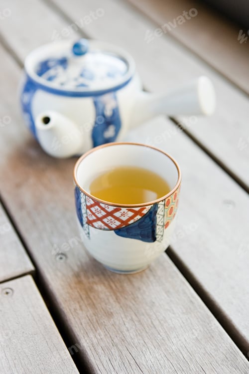 Preview: A teapot and a cup of green tea