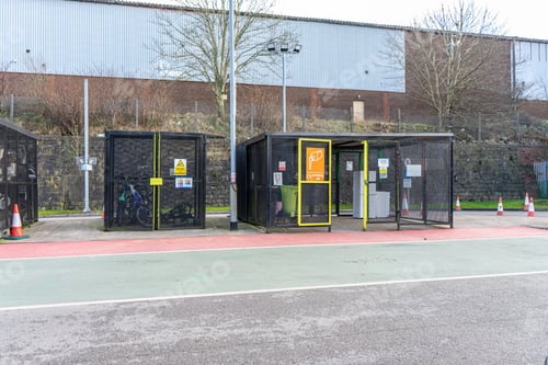 Preview: Appliance recycling stall in the street