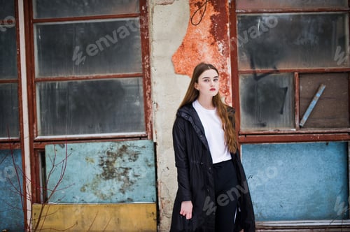 Preview: Fashionable long legs brunette model