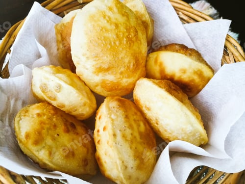 Preview: poori or puri, fried atta bread in the basket
