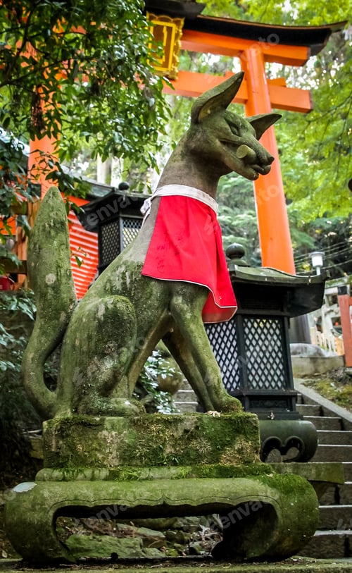 Preview: Fox Statue in Fushimi Inari Shrine - Kyoto, Japan