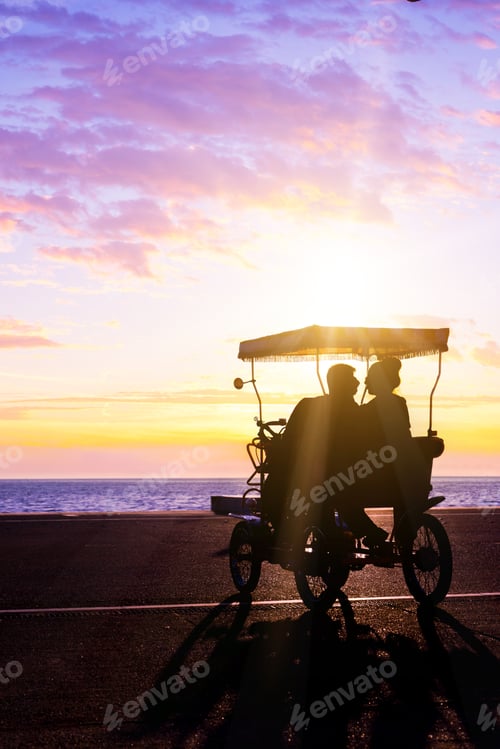 Preview: Silhouettes of people enjoying a walk by the seaside