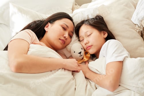 Preview: Family sleeping in bed
