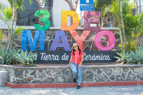Preview: Portrait of a girl at the entrance of the 3 de Mayo neighborhood in Cuernavaca, Morelos, Mexico.