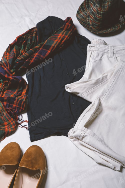 Preview: fashionable women’s clothing, stylish autumn look