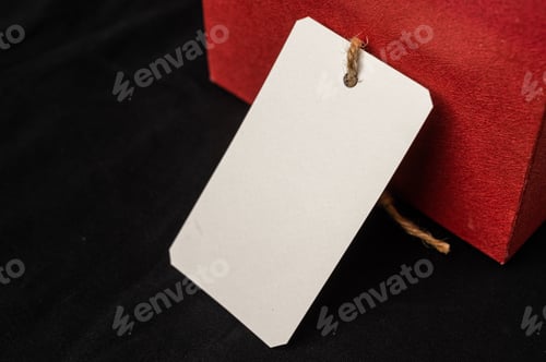 Preview: red gift box with clear tag