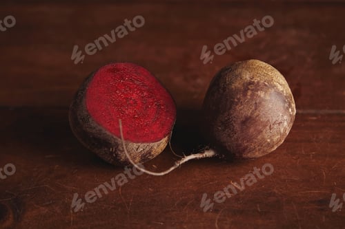 Preview: Beetroot on wooden table