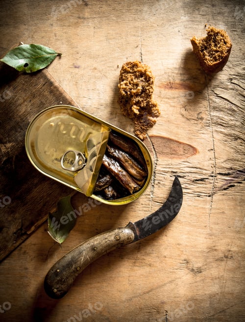 Preview: Smoked sprats with rye bread.