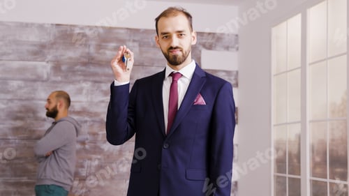 Preview: Bearded real estate agent in business suit