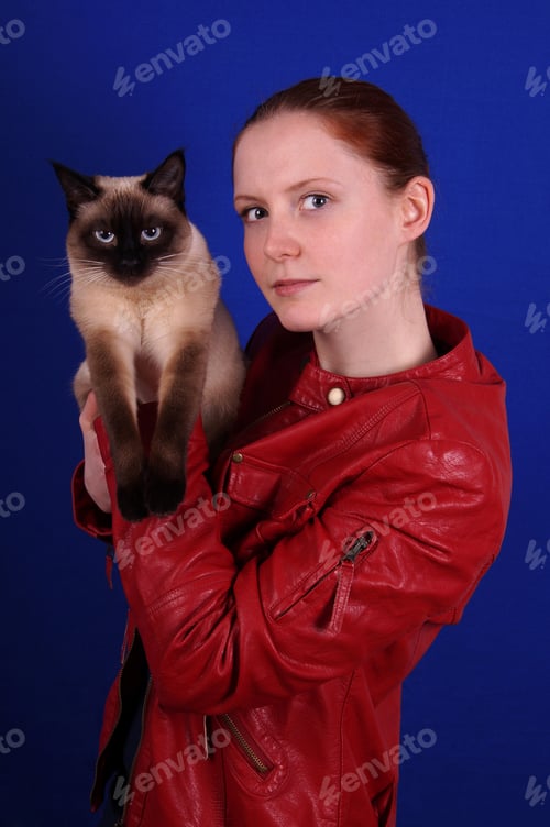 Preview: young woman with cat