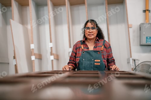 Preview: Carpenters use digital orders, analyze blueprints, measure, assemble, verify quality, ship furniture