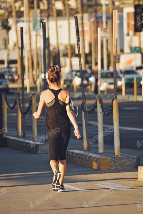 Preview: Woman exercising in the city tonythetigersson, Tony Andrews