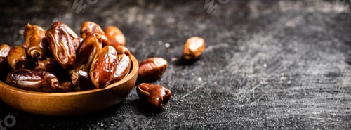 Preview: Full wooden plate with dates on the table.