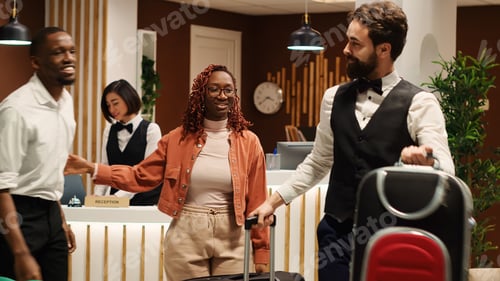 Preview: Tourists tipping helpful bellboy